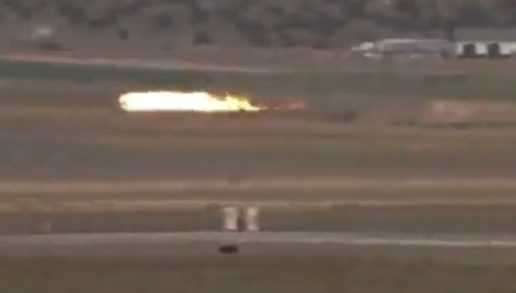 美国飞行比赛出意外:一飞机坠毁 瞬间烧成巨大火球