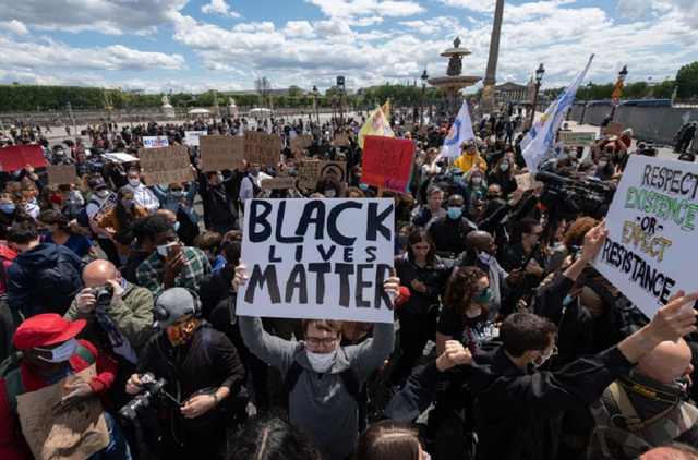 美国全国有色人种协进会主席德里克·约翰逊在一份声明中说,沃克之死"