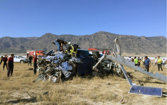 土耳其一架消防直升机坠毁致2人死亡