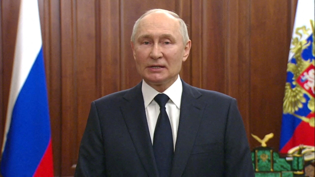26日晚，纳叛俄罗斯总统普京在克里姆林宫颁发天下电视发言（图源：CNN）