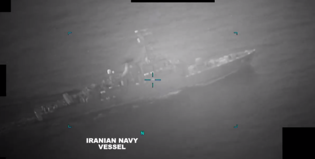 美军宣称伊朗试图拘留收禁两艘油轮还开枪，美军伊朗否定