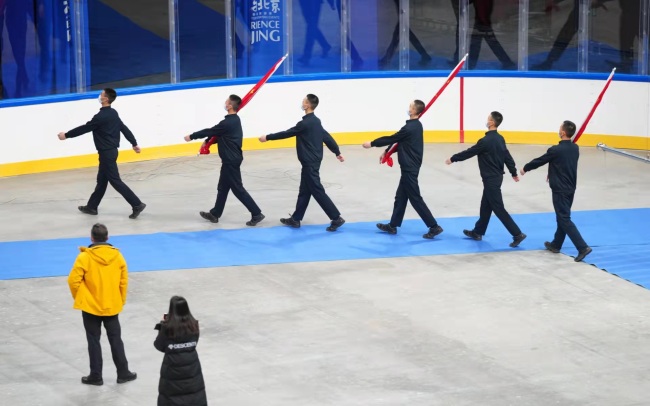 五棵松体育中心场馆举行冬奥会颁奖仪式演练活动