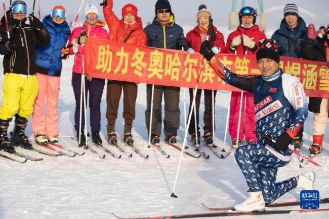 越冰滑雪为冬奥加油