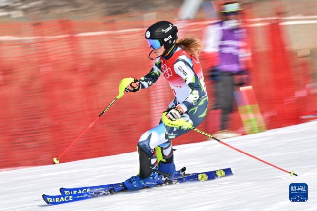 北京2022年冬奥会高山滑雪女子回转比赛在延庆国家高山滑雪中心举行