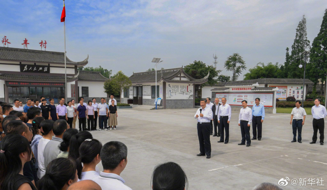 习近平在四川眉山市考察调研2