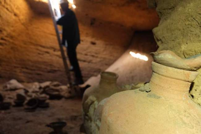 以色列发现3300年前墓穴遗址
