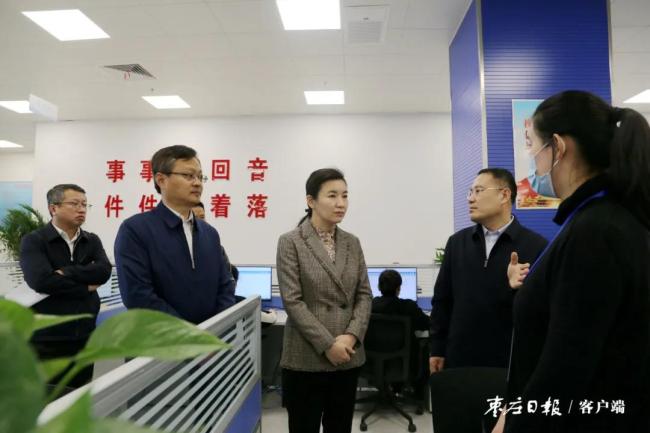 张宏伟到12345政务服务便民热线受理中心督导调研并现场接听群众来电