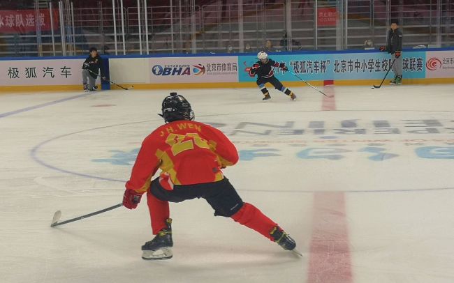 北京市青少年冰球队提拔启动，报名人数创积年新高