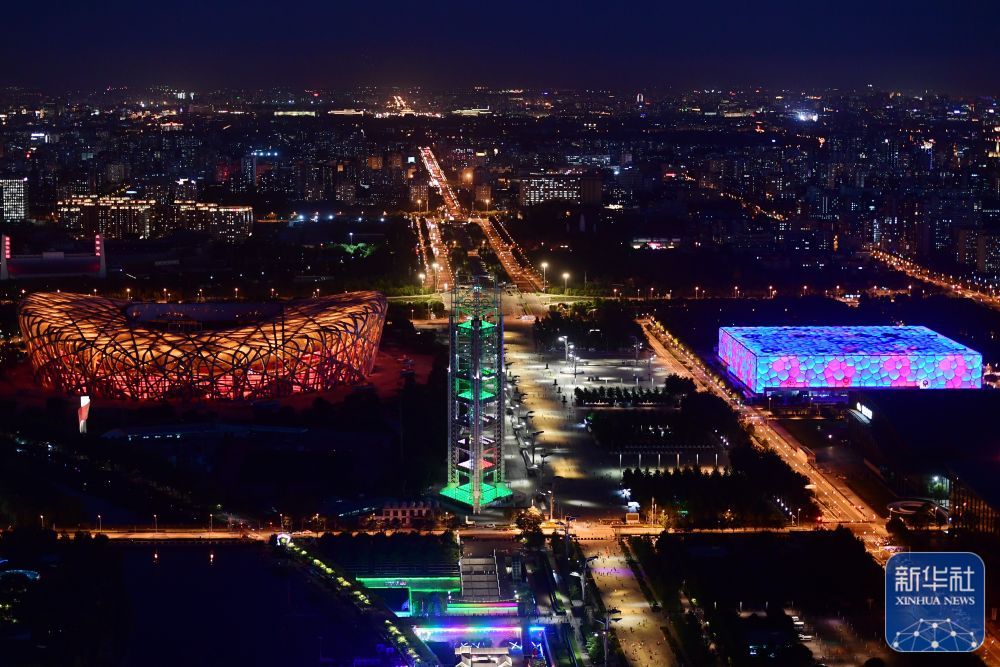 北京双奥标志性场馆群亮灯迎接国际奥林匹克日