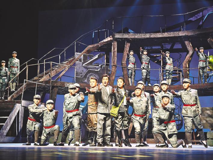 黄梅戏《铸魂天山》在新疆成功首演