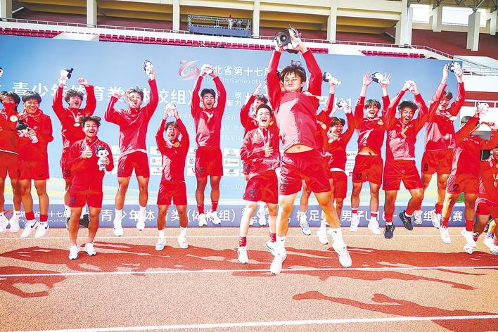 青少年男足决赛惊心动魄  十轮点球鏖战 荆州队力克武汉队夺冠