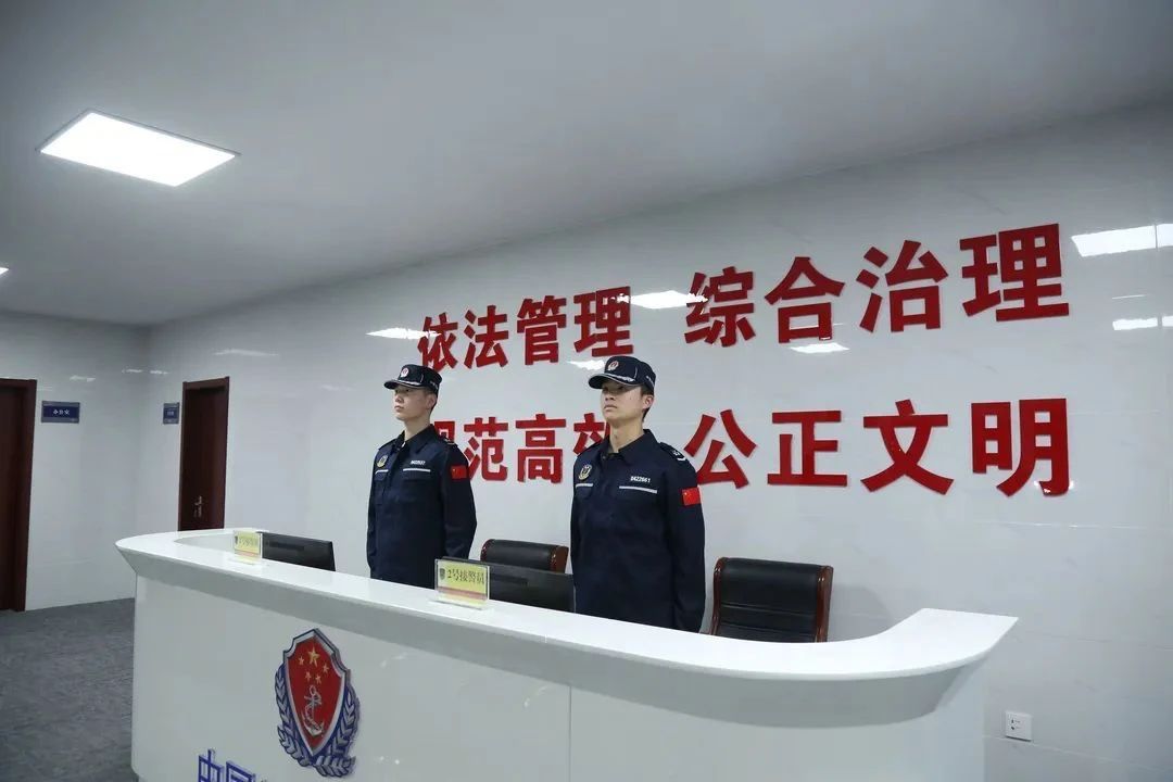 中国海警维权执法服闪亮登场