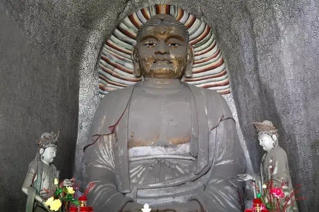 寺小乾坤大 最大土佛在西山