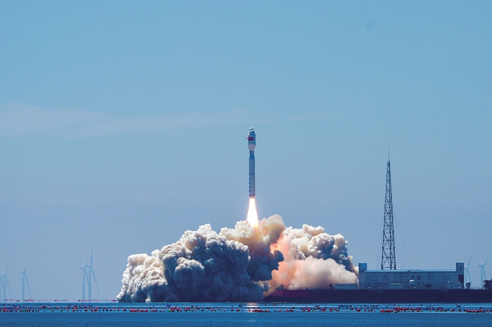 我国成功发射东方慧眼高光谱01、02星