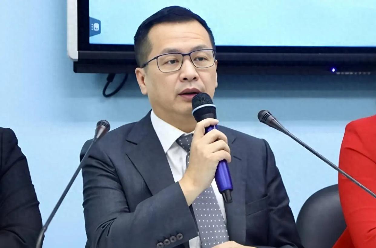 蓝白联手，七度封杀万亿军购条例与总预算案