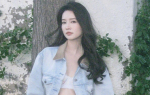李沁穿印花抹胸短裤秀身材 打扮清凉迎接炎热夏日