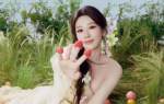 杨紫最新写真大片清新自然！穿斜肩轻纱裙优雅甜美