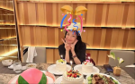 舒淇晒49岁生日随拍 手捧寿桃素颜皮肤好
