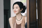 景甜穿无袖长裙典雅温婉 盘发造型知性甜美