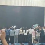 媒体：感恩教育无需践踏尊严