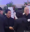 迟重瑞一身黑衣告别陈丽华 现身告别仪式现场