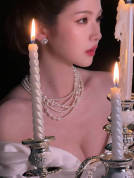 张淼怡穿深V礼服又纯又欲 垂眸沉思更添迷人韵味