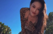 张馨予穿豹纹连衣裙度假 妩媚撩人身材火辣