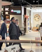 李在镕在北京买了100个labubu 商场购物引关注