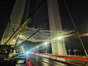 官方回应武汉二七长江大桥上拉网 保障应急修复工程安全