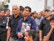 家属抗议美以罪行，伊朗为遭空袭遇难学生举行葬礼