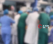 男子跟医生交流病情时突然心脏骤停 心源性猝死发生前有什么症状