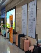 地铁里的“无人行李箱墙”火了 城市信任的体现