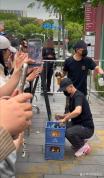 文章面馆正式营业 明星老板亲迎宾客