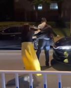 女子掌掴网约车司机 警方介入 冲突视频热传引发关注