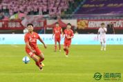 “闽超”泉州队2比0战胜漳州队 主场首胜引爆热情