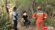 失温老人被困消防员涉水托举救援 山林搜救艰难完成