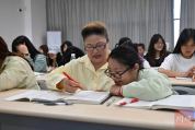 母亲和女儿同圆大学梦 十余年陪读终成同学
