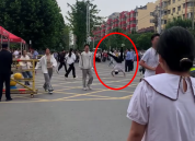 考试落幕考生飞奔离场 男生难掩喜悦当场来了个后空翻