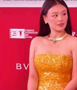 马思纯整个人闪闪发光 自信美艳夺目
