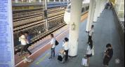 孕妇在高铁驶入时欲跳下铁轨 值班员英勇救人