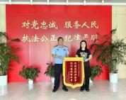 僵尸车4年不挪车警方介入后拖离 长期顽疾终解决