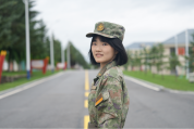 火箭军女兵考700.9分斩获第一名 梦想成真