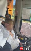 国外司机忘记在开车离座救人致翻车 中国乘客英勇救援