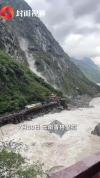 香格里拉虎跳峡景区附近塌方 游客紧急疏散