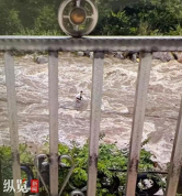 孩子被冲走溺亡 家属质疑泄洪未通知 景区与政府说法不一