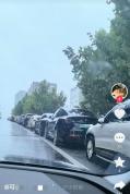 交警谈有私家车停在高架桥上 紧急避险需谨慎