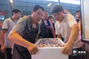 东海小开渔宁波“全城抢鲜” 秋日海鲜上市引发热潮
