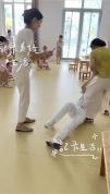 外孙幼儿园意外摔倒 52岁外婆冲进教室抓咬园长 暴力维权不可取