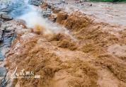 山西吉县：黄河壶口瀑布水量增大