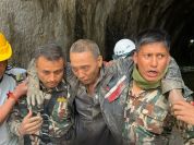 尼泊尔泥石流灾害中1名受困中国公民获救
